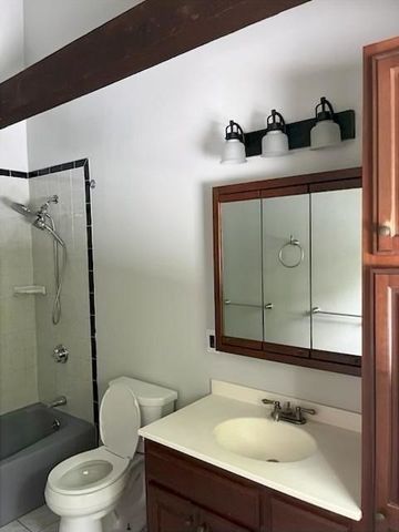 375 S Franklin St 1, Holbrook, MA 02343