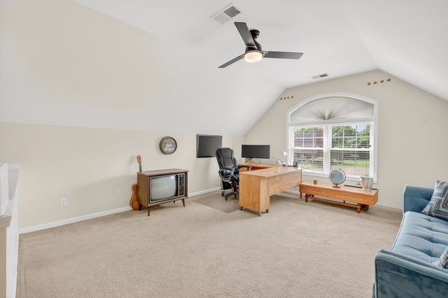 518 Redstone Dr, Gallatin, TN 37066