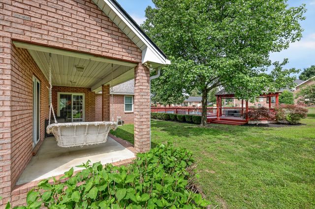 518 Redstone Dr, Gallatin, TN 37066