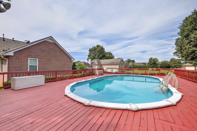 518 Redstone Dr, Gallatin, TN 37066