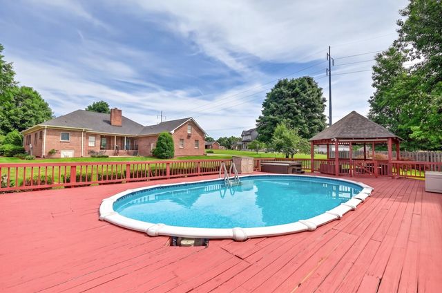 518 Redstone Dr, Gallatin, TN 37066