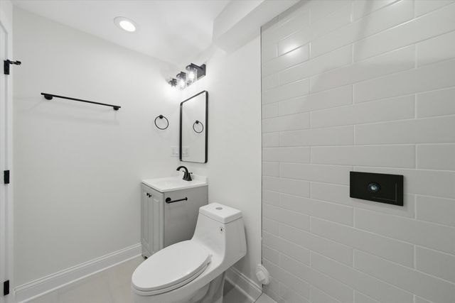 2702 W Adams Street, Chicago, IL 60612