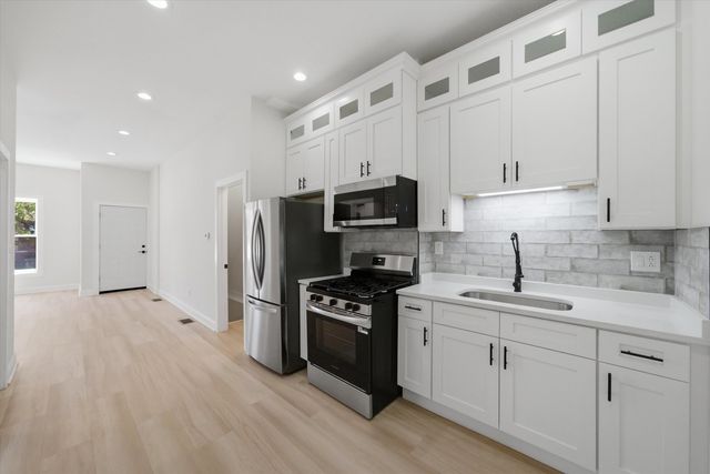 2702 W Adams Street, Chicago, IL 60612