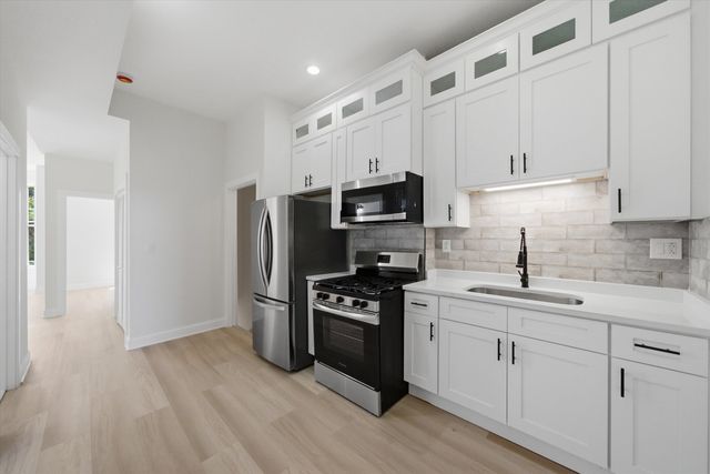 2702 W Adams Street, Chicago, IL 60612
