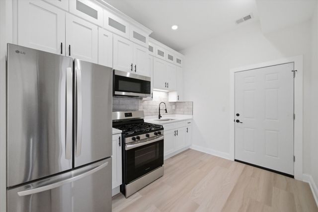 2702 W Adams Street, Chicago, IL 60612
