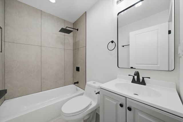 2702 W Adams Street, Chicago, IL 60612