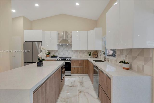 10425 NW 48th Mnr 1, Coral Springs, FL 33076