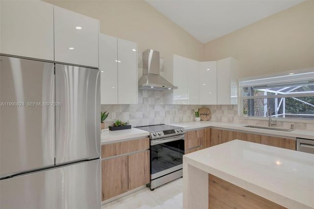 10425 NW 48th Mnr 1, Coral Springs, FL 33076