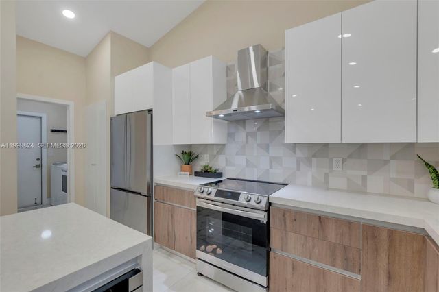 10425 NW 48th Mnr 1, Coral Springs, FL 33076
