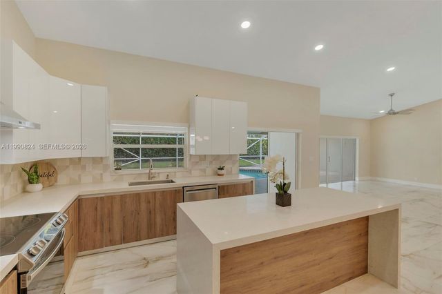 10425 NW 48th Mnr 1, Coral Springs, FL 33076