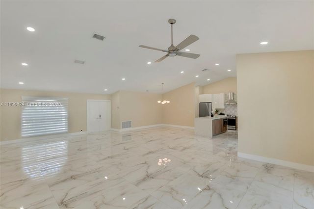 10425 NW 48th Mnr 1, Coral Springs, FL 33076