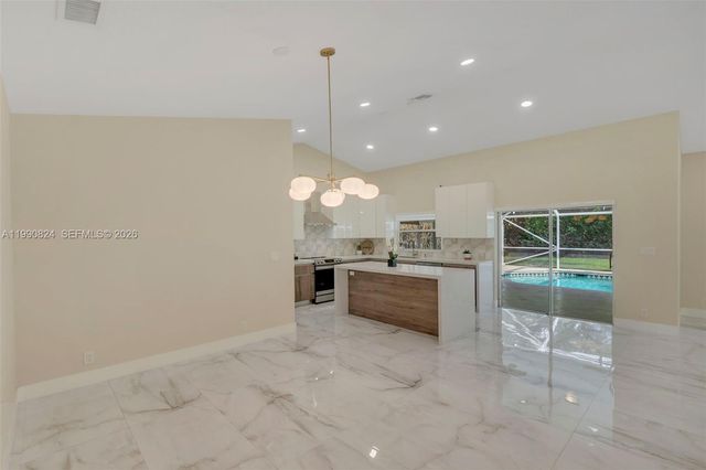 10425 NW 48th Mnr 1, Coral Springs, FL 33076