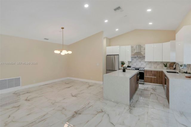 10425 NW 48th Mnr 1, Coral Springs, FL 33076