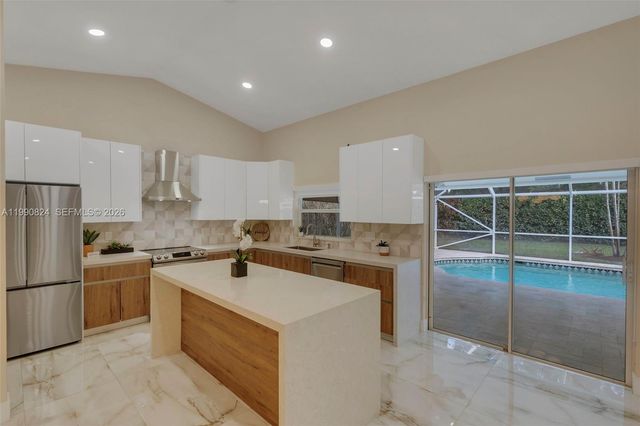 10425 NW 48th Mnr 1, Coral Springs, FL 33076