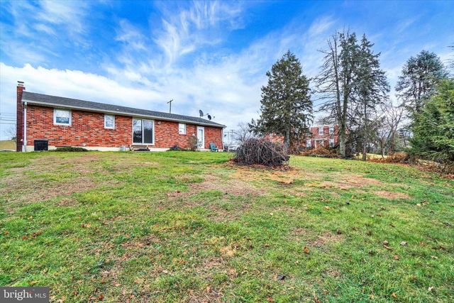 2160 N SUSQUEHANNA TRL, York, PA 17404