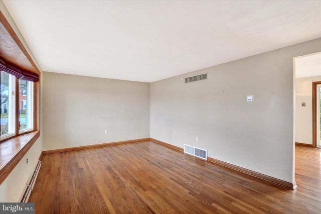 2160 N SUSQUEHANNA TRL, York, PA 17404