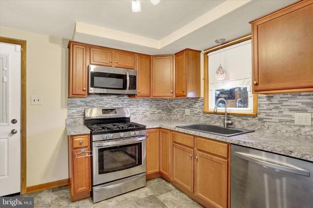 2160 N SUSQUEHANNA TRL, York, PA 17404