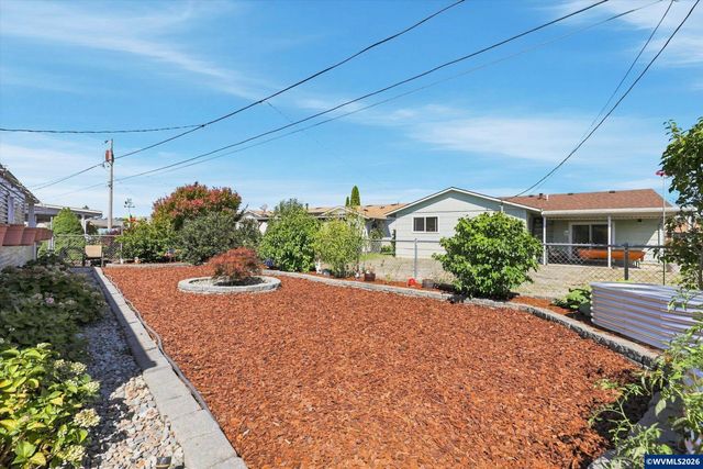 1323 Garden Wy, Woodburn, OR 97071