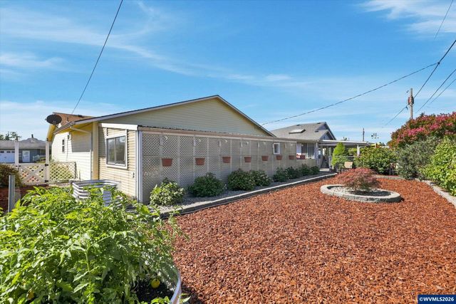1323 Garden Wy, Woodburn, OR 97071