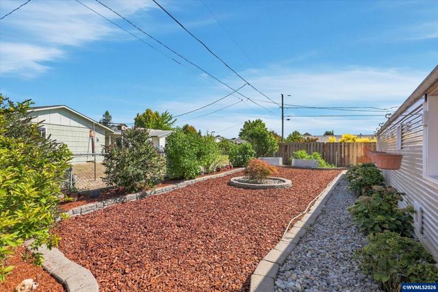 1323 Garden Wy, Woodburn, OR 97071