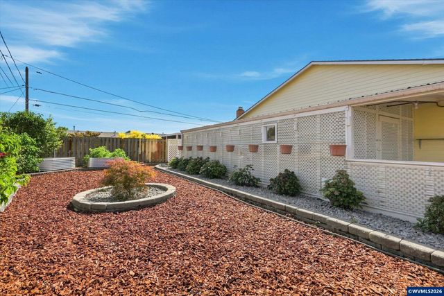 1323 Garden Wy, Woodburn, OR 97071