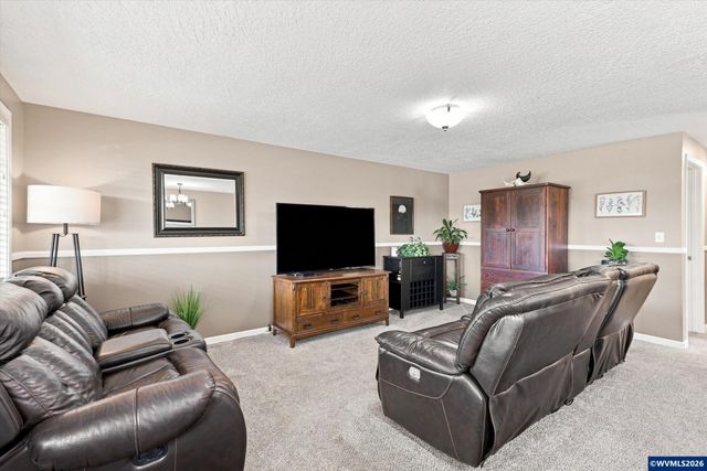 1323 Garden Wy, Woodburn, OR 97071