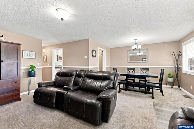 1323 Garden Wy, Woodburn, OR 97071