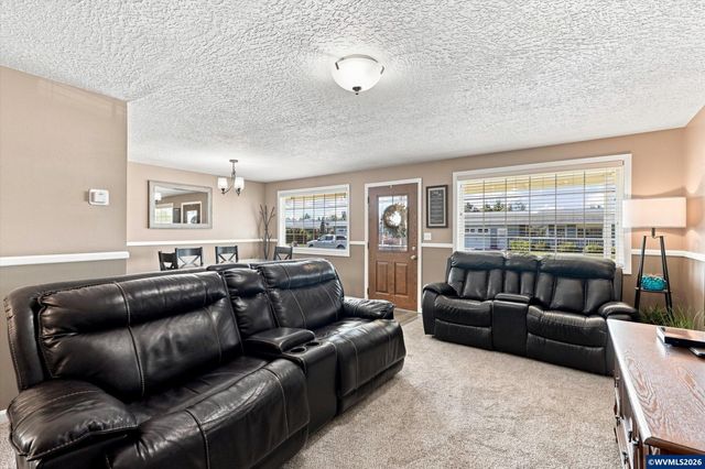 1323 Garden Wy, Woodburn, OR 97071