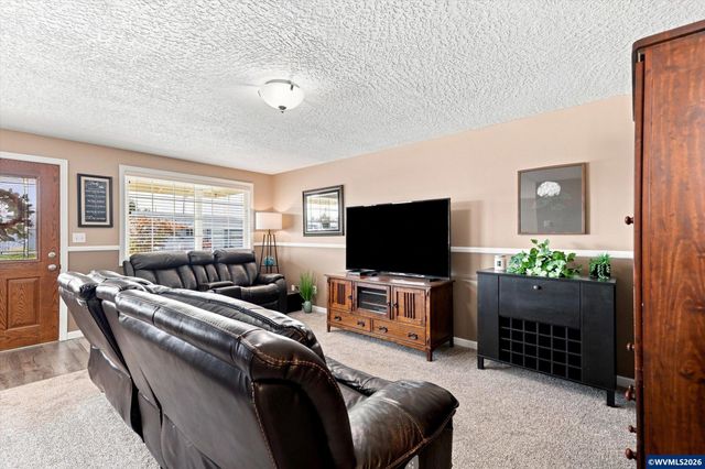 1323 Garden Wy, Woodburn, OR 97071