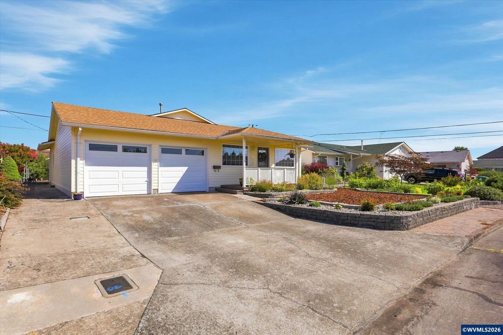 1323 Garden Wy, Woodburn, OR 97071