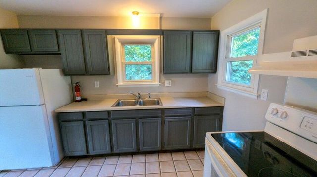 2211 Roseland Avenue, Kalamazoo City, MI 49001