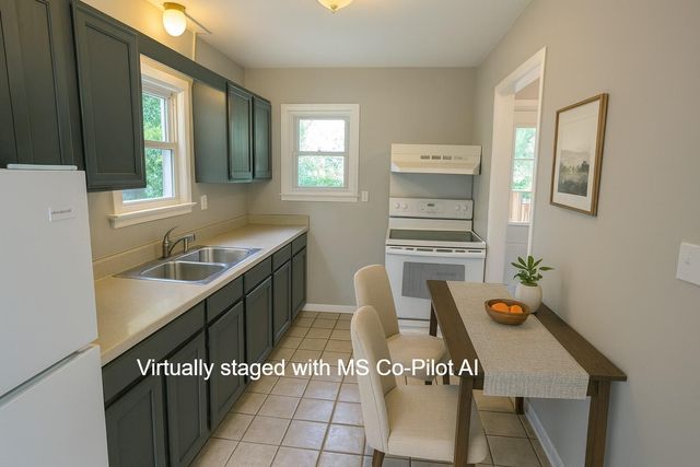 2211 Roseland Avenue, Kalamazoo City, MI 49001