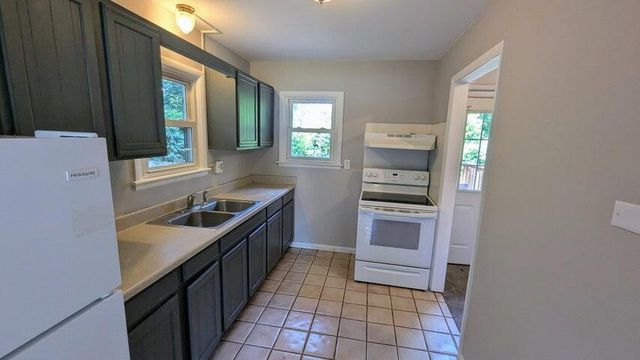 2211 Roseland Avenue, Kalamazoo City, MI 49001