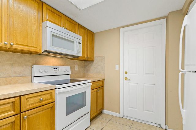 9043 TOURNAMENT DRIVE, Hudson, FL 34667