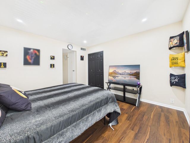 2814 S Bartell Drive 32, Houston, TX 77054