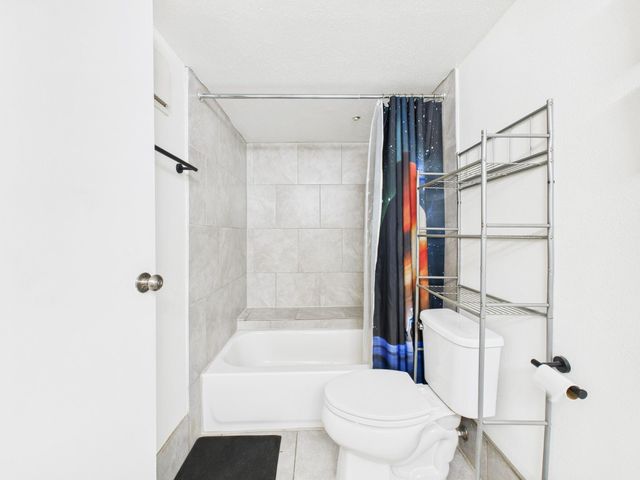 2814 S Bartell Drive 32, Houston, TX 77054