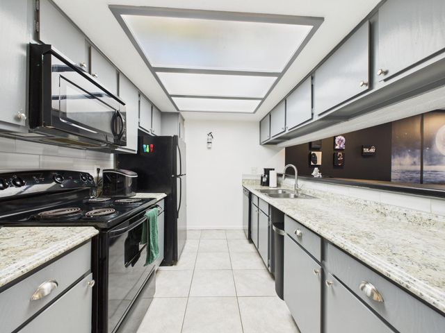 2814 S Bartell Drive 32, Houston, TX 77054