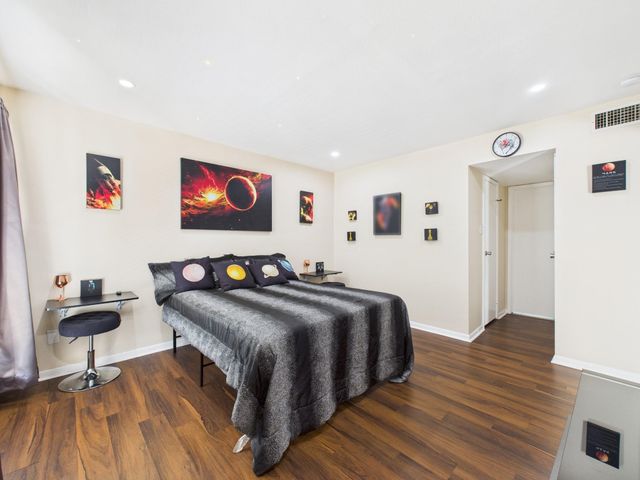 2814 S Bartell Drive 32, Houston, TX 77054