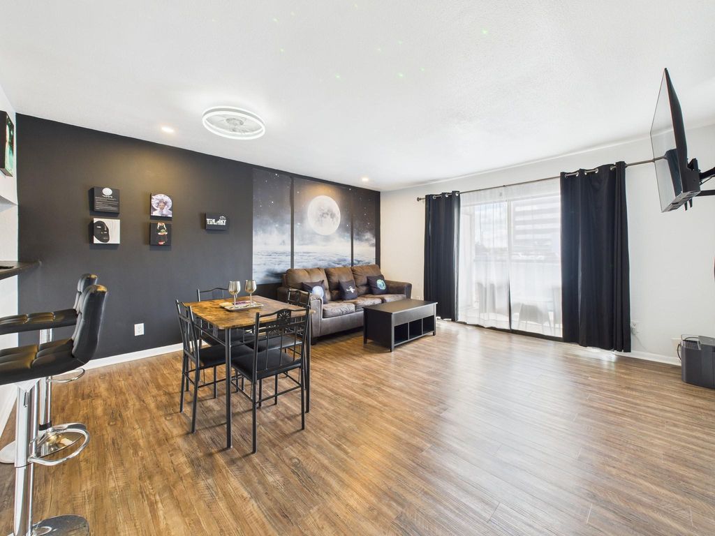 2814 S Bartell Drive 32, Houston, TX 77054