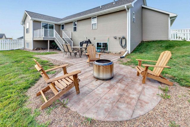 1726 RED OAK STREET, Howard, WI 54313