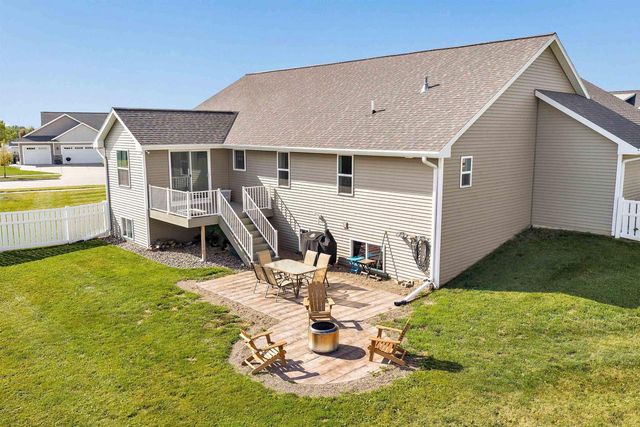 1726 RED OAK STREET, Howard, WI 54313