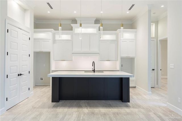 9806 N 24th Lane, Mcallen, TX 78504