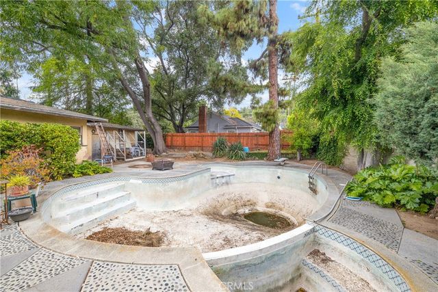 4820 Burgoyne, La Canada Flintridge, CA 91011