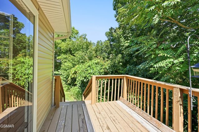 1044 Lake Smoky Road, Sevierville, TN 37876