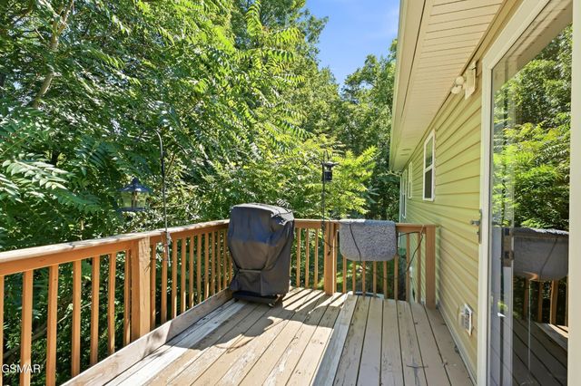 1044 Lake Smoky Road, Sevierville, TN 37876