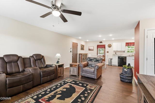 1044 Lake Smoky Road, Sevierville, TN 37876