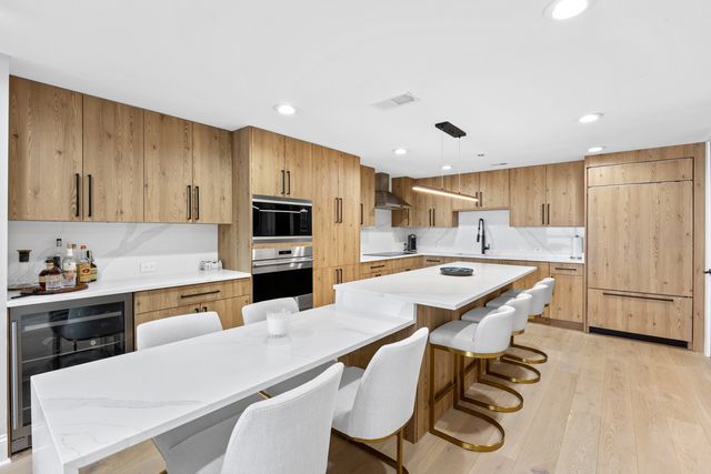 180 E Pearson Street 3702, Chicago, IL 60611