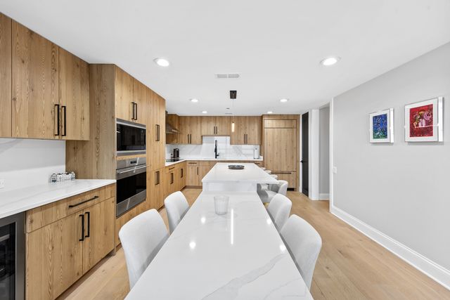 180 E Pearson Street 3702, Chicago, IL 60611