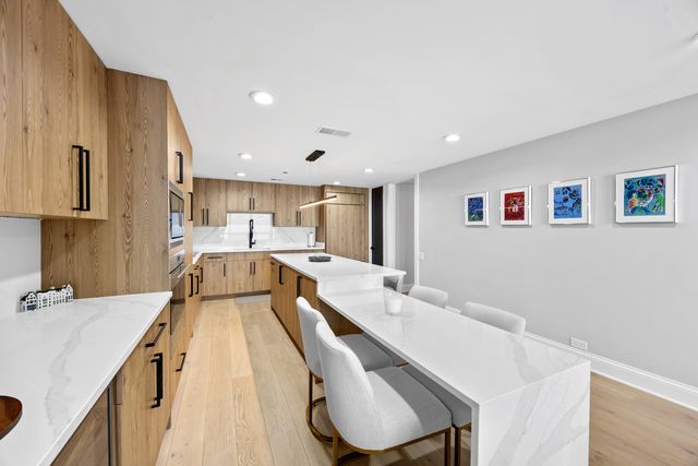 180 E Pearson Street 3702, Chicago, IL 60611