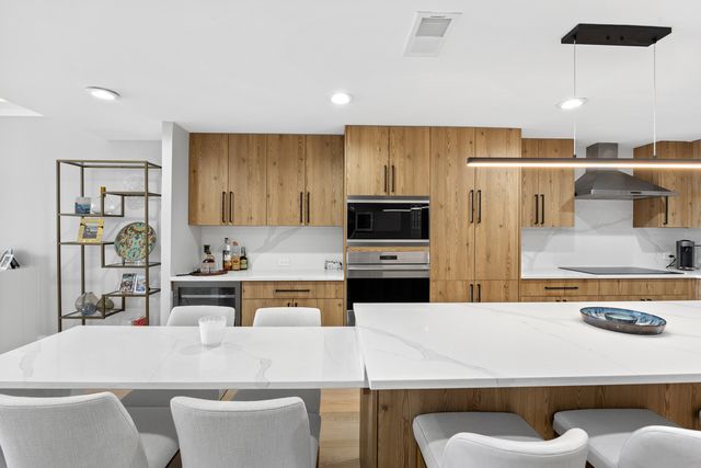 180 E Pearson Street 3702, Chicago, IL 60611